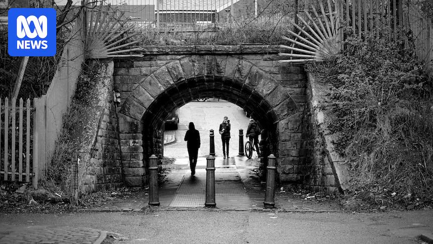 数十年にわたる経済衰退により英国人は「崩壊」し、国民の5分の1が貧困に陥り、政治改革に向かっている