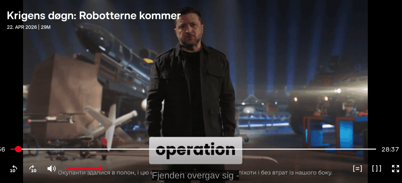 この写真では、すべての武器を背景に持つ Volodymyr が、Civilization ゲームのリーダーのように見えるのが気に入っています。