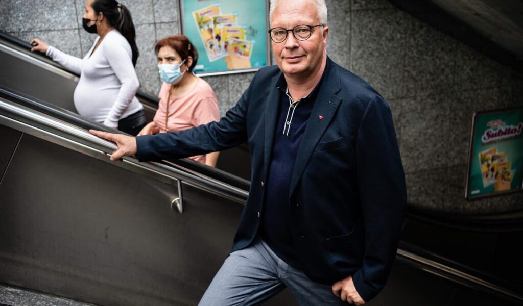 PVDA会員らは離党議員を激しく非難「圧力に屈して金を選ぶ人もいる」