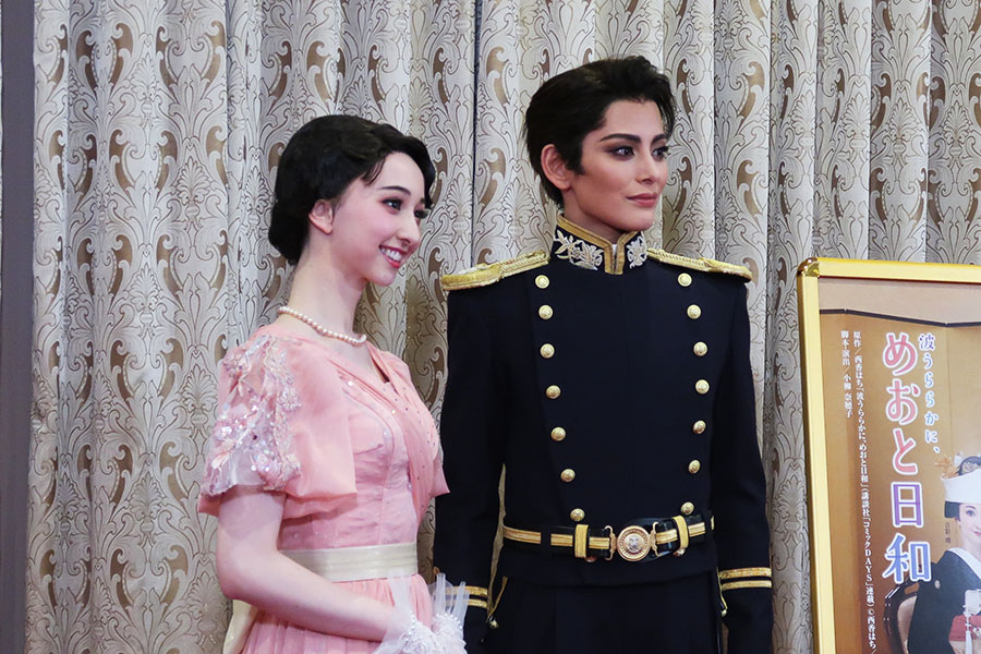 まさにコミックから抜け出てきたようなふたり！ 瀧昌を演じる朝美となつ美を演じる音彩