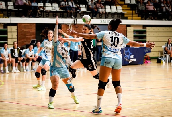 写真2025/26 EHF女子ハンドボールヨーロピアンカップグアルデスとマラガの試合の様子、写真出典=欧州ハンドボール連盟