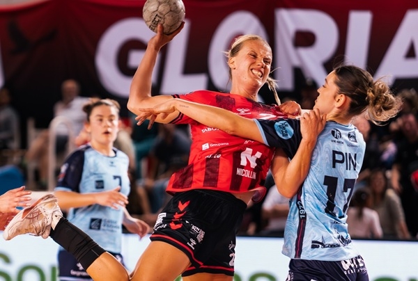 写真2025-26シーズンのフランス女子ハンドボールリーグOGCニースとアーブルの試合の様子、写真出典=OGCニース