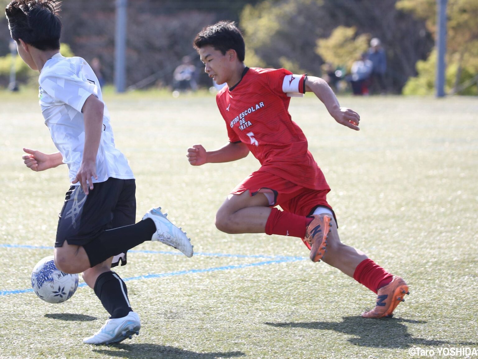 [関東 ROOKIE LEAGUE]“赤い壁”矢板中央で守備を磨くCB江崎悠。よりゼロと勝利への執着心を求める | ゲキサカ