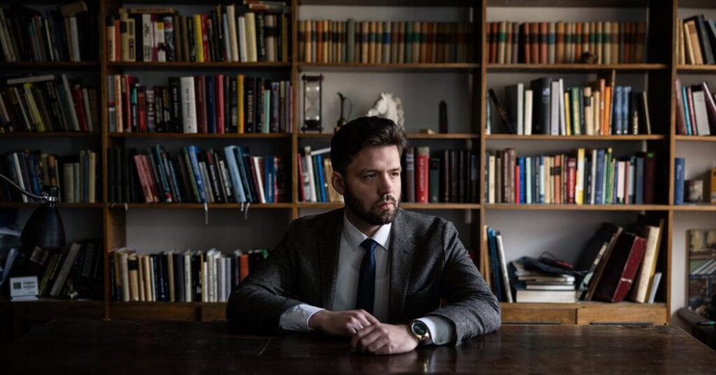 重要な選挙前に離反するオルバン支持者のリストが増加