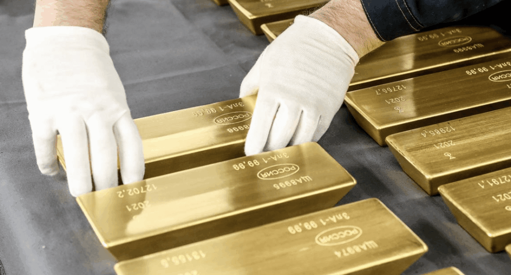 EUは、ロシアの金を世界市場に流通させるのを支援する輸出業者や仲介業者をターゲットに、ロシアの金取引に対する制裁を準備している。この経路を遮断すれば、クレムリンへのハードカレンシーの流入が大幅に減少する可能性がある。