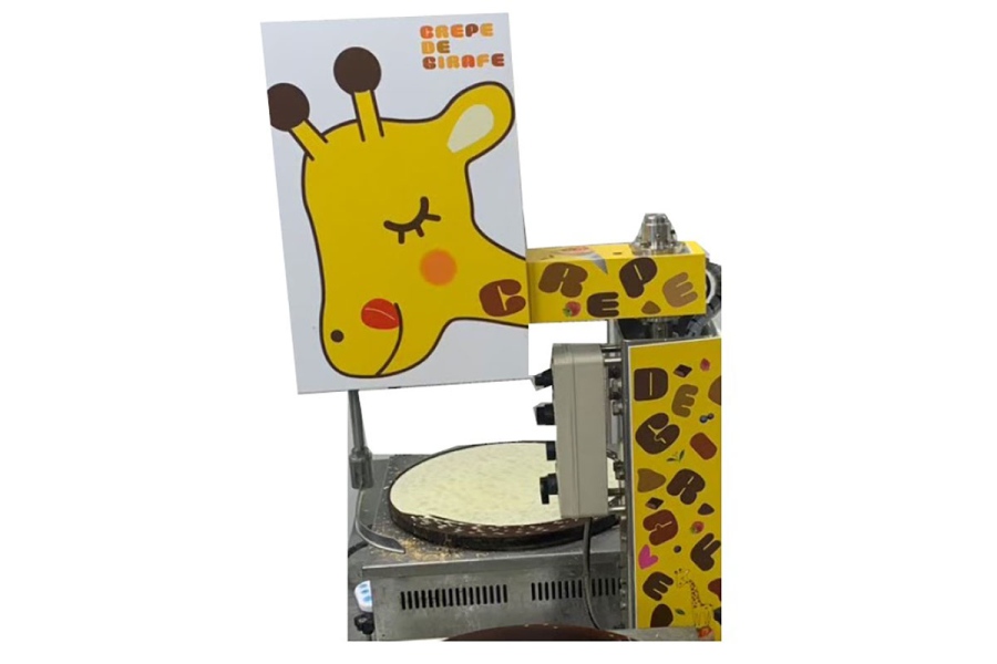ジラフクレープのオリジナル自動クレープ焼器（ロボット）