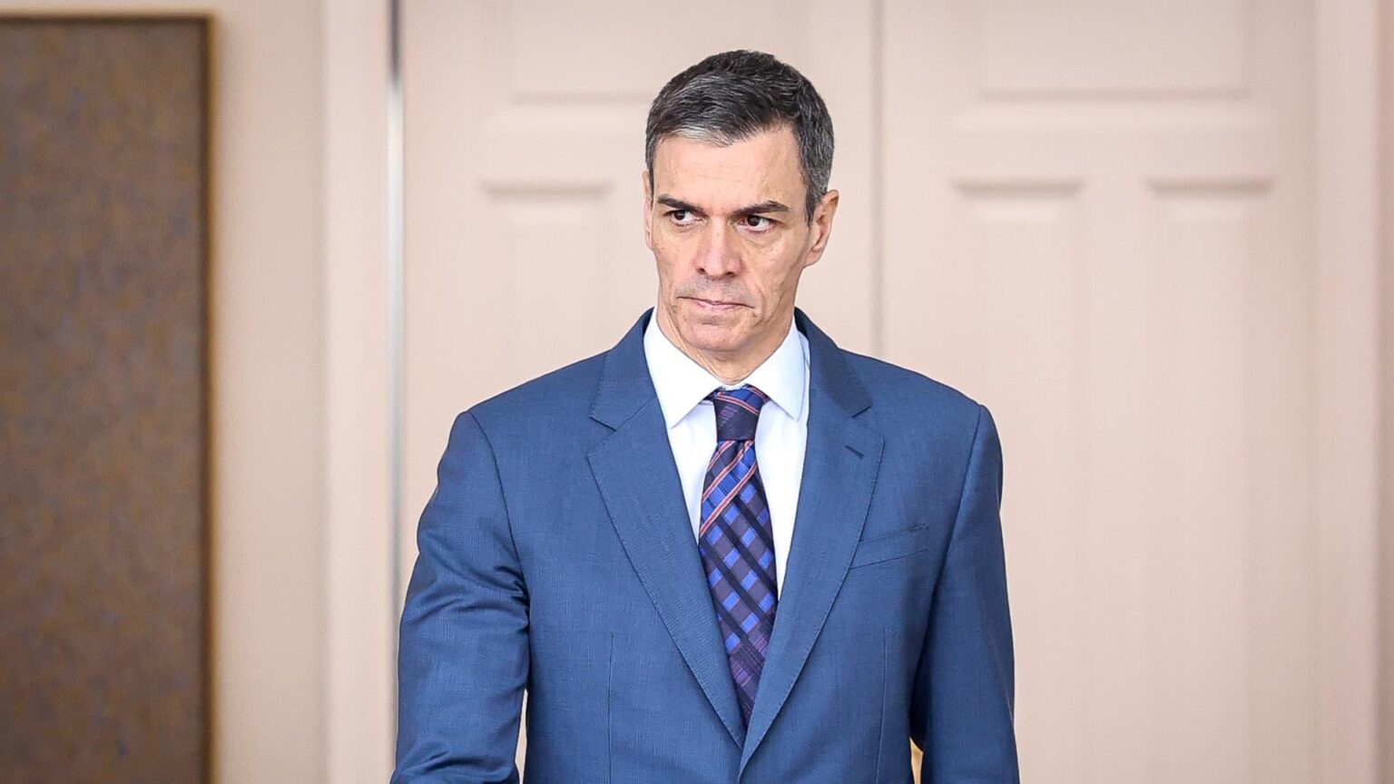 サンチェス氏、トランプ氏に「スペインは世界に火をつけた人々を、バケツを持って現れたからといって称賛する」ことはない