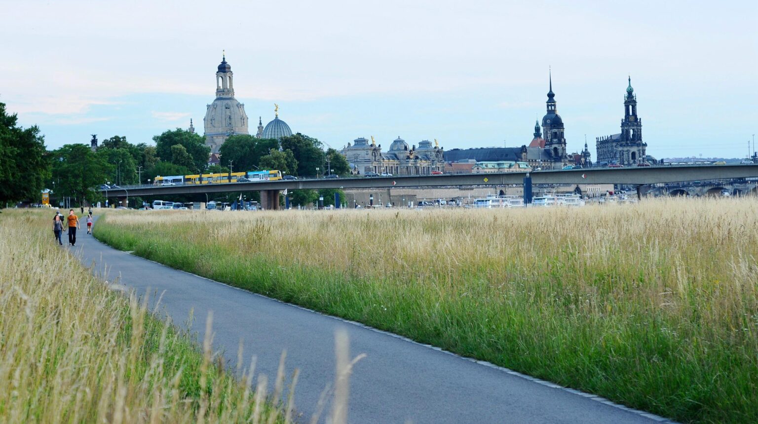 ドレスデンのエルベ川からの美しい景色