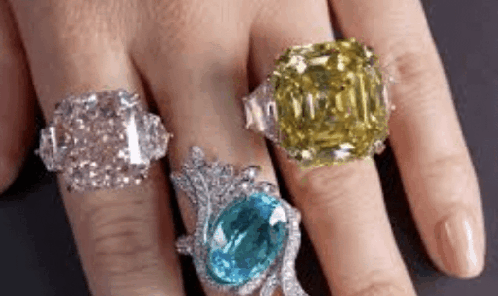 EUはロシアのダイヤモンド貿易に対する新たな制裁を検討しており、世界市場でロシア産ダイヤモンドの販売を支援する輸出業者や仲介業者をターゲットにしている。これらの措置は、クレムリンの戦争に資金を提供するもう一つの重要な収入源を削減することを目的としている。