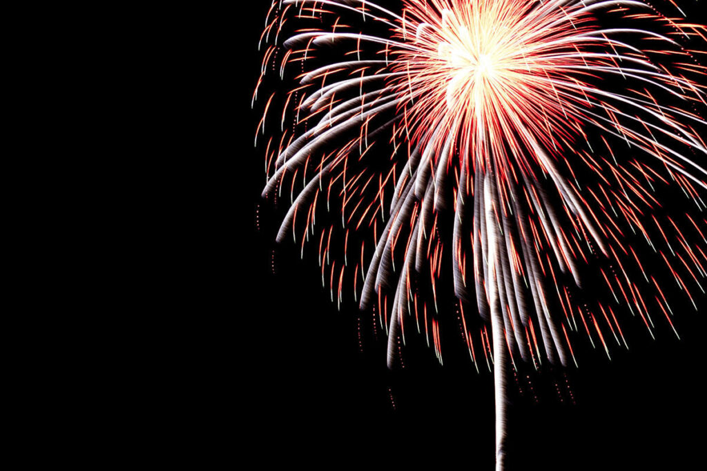 【本日4月4日開催】春の夜空を彩るHEART花火2026 三浦春馬さんの故郷・土浦で想いが咲く | 夜景FANマガジン