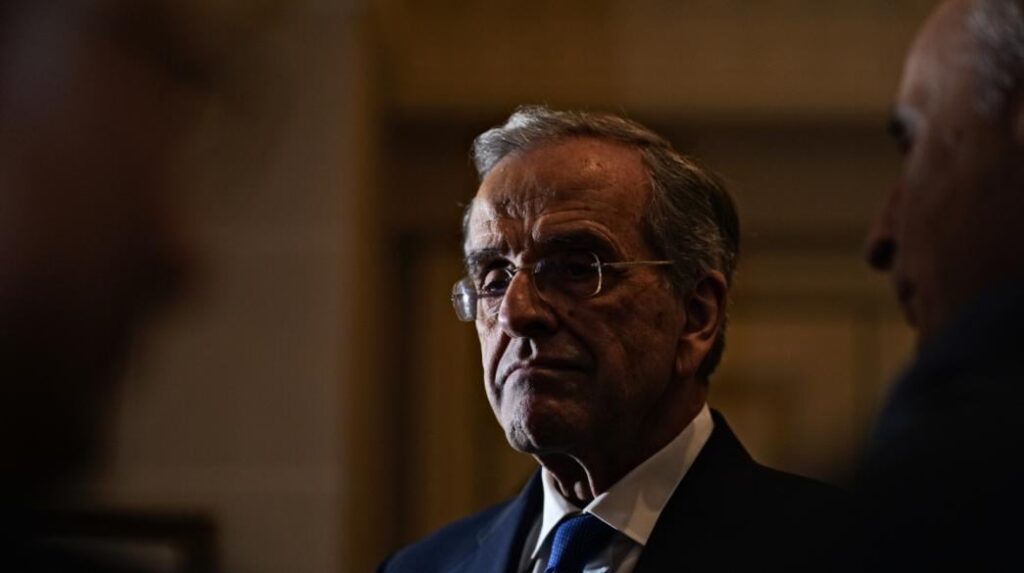 A. サマラス: ミツォタキス政府は汚職を抱えていると認識されている