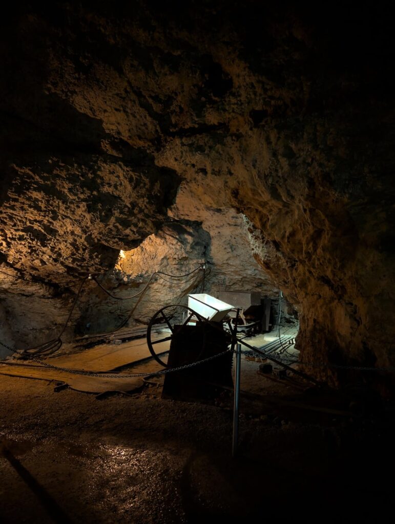 ドリップストーンの洞窟は好きですか？ (ポッテンシュタイン、ドイツ)