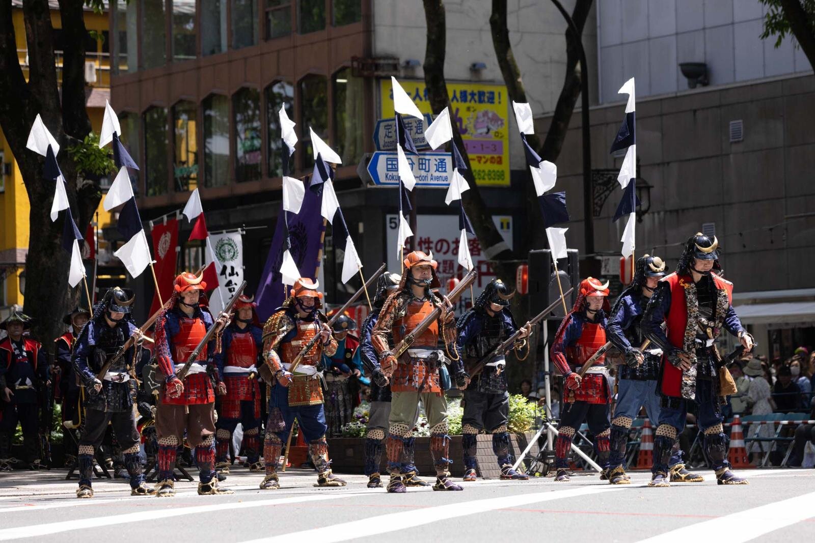 宮城「仙台・青葉まつり」扇を使った“すずめ踊り”や甲冑で練り歩く武者行列など｜写真4