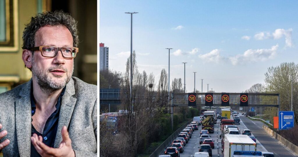 年金は支払えないので、削減しなければなりません。この論理は明らかに給与バンには当てはまりません。