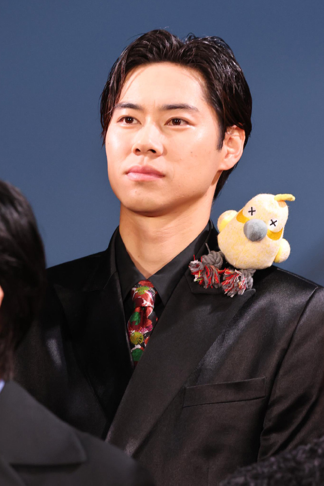 お調子者だが窮地の坂本を何かと助ける凄腕のスナイパー・眞霜平助役の戸塚純貴さん