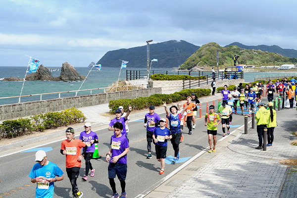 「天神」と海や山の風景、ご当地グルメ！ 福岡マラソン（11月8日）エントリー開始 － RUNNET － 日本最大級！走る仲間のランニングポータル