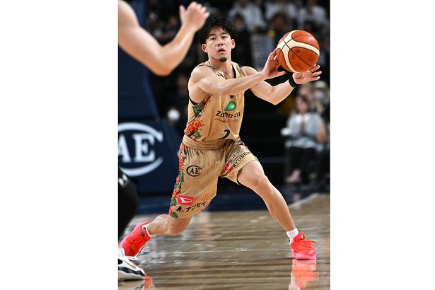 キングス7連勝、3位浮上　小針が守備で流れ呼ぶ　Bリーグ第51戦（11日の試合）