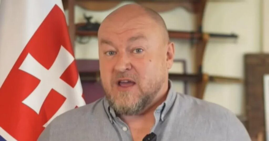 フィコ政府の閣僚は、ペテル・マジャールが上ハンガリーを奪還することを恐れており、そのため徴兵制を復活させたいと考えている。