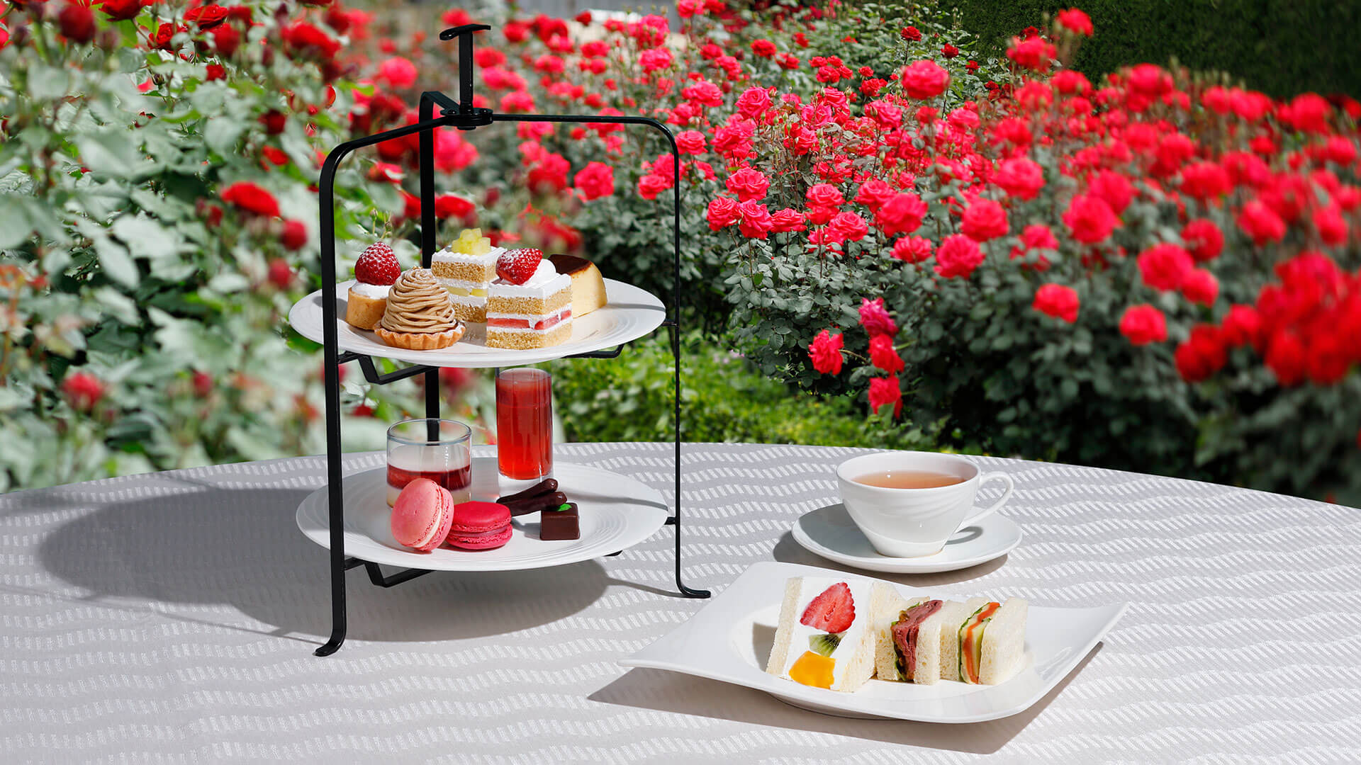 アフタヌーンティーを、イングリッシュガーデンで。