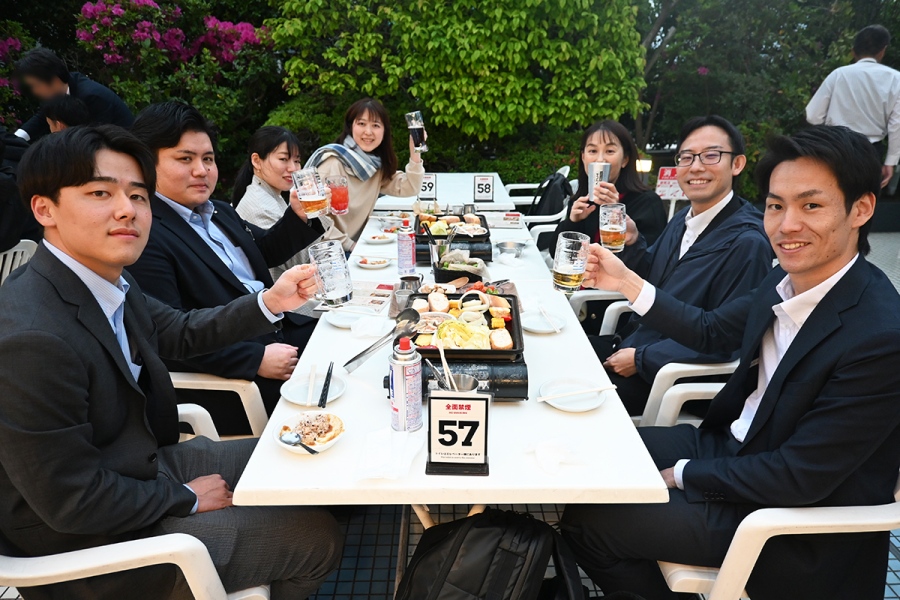 会社ぐるみで10年ほど通っているというグループも（Lmaga.jp撮影）