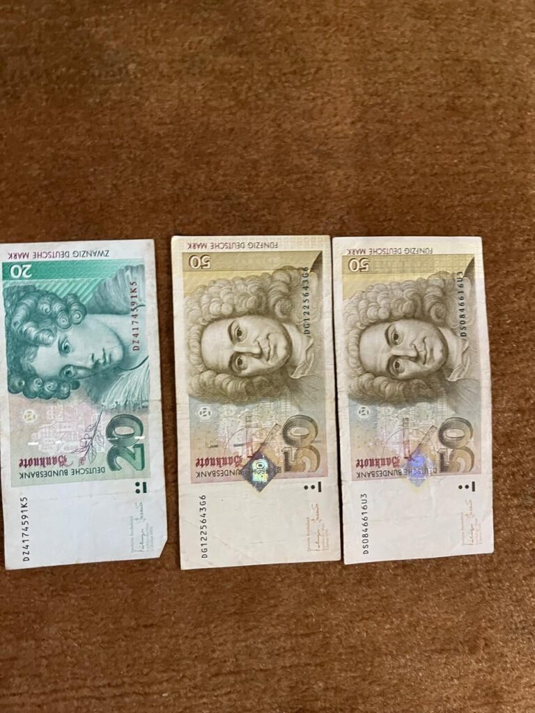 これらの紙幣はまだ受け入れられますか、それとも交換できますか?