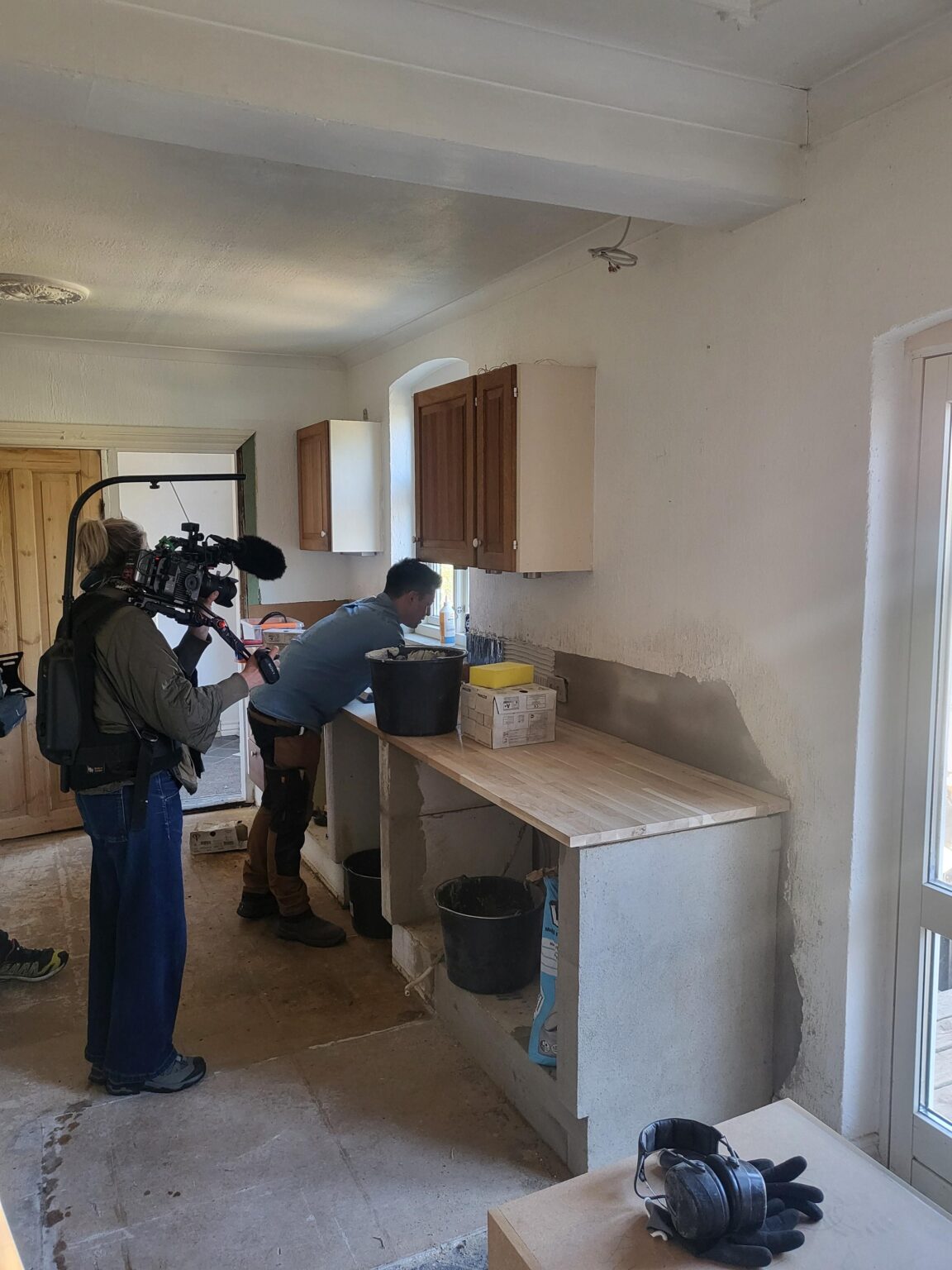 ヒュース・ティル・ハルセン・アスク・ルースの来シーズンに職人として参加させていただきます。 (PFA タイル デニス)