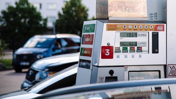 価格上昇にもかかわらず、3月には昨年よりも多くの自動車燃料が購入されました