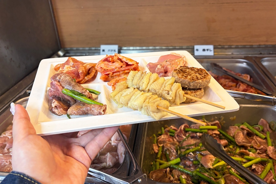 BBQの具材、お肉や野菜は取り放題（Lmaga.jp撮影）