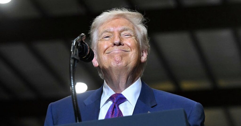 トランプ大統領の「マイクドロップ」メディア対決計画が流出。大統領はホワイトハウス特派員協会の夕食会で怒りに満ちた瞬間を計画している。