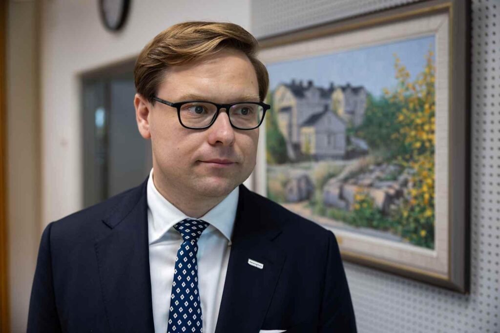 ダニエル・サゾノフ氏によると、もし市がサン・レイ協会と「ロシア」との関係を知っていたら、サン・レイ協会の職員の給与を賄う補助金は出さなかっただろうという。