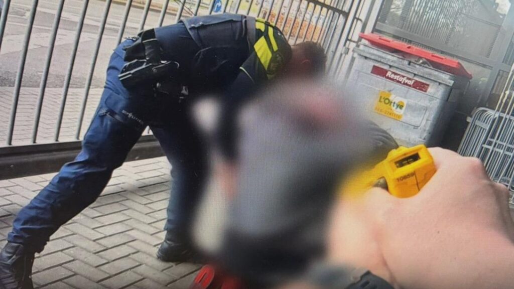 ナイフ所持でテファフで手錠をかけられた男：シェフであることが判明