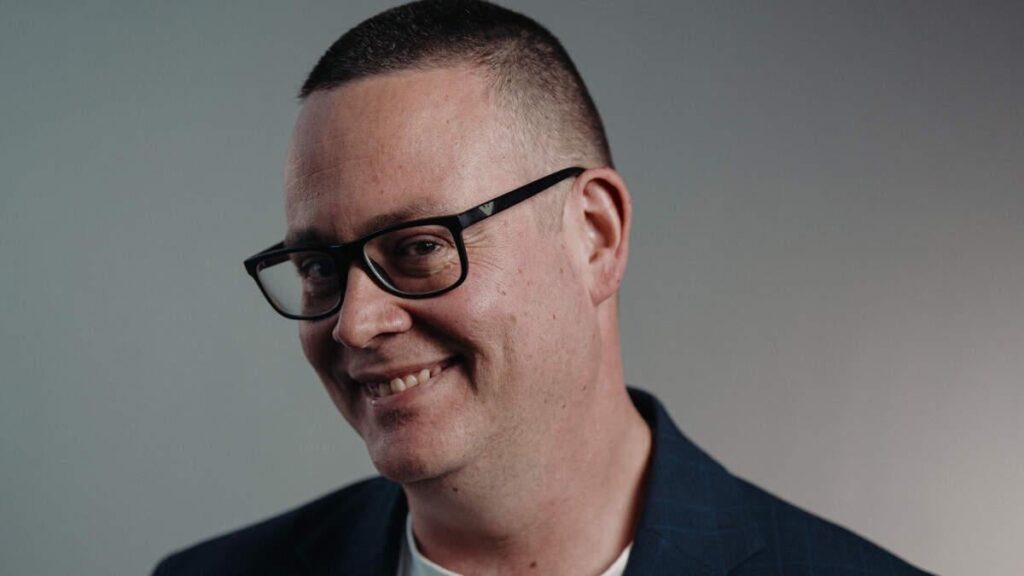 強い党規律でPVDA議員が離党：「ラウル・ヘデボウ氏は同情的に見えるが、党は全く違う」