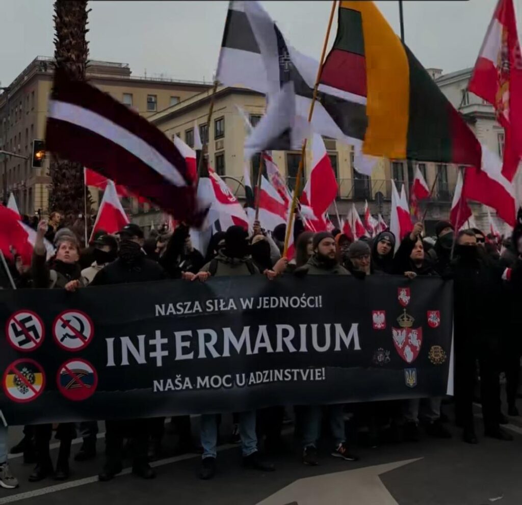 ポーランド独立行進にベラルーシ、リトアニア、ラトビアの参加者