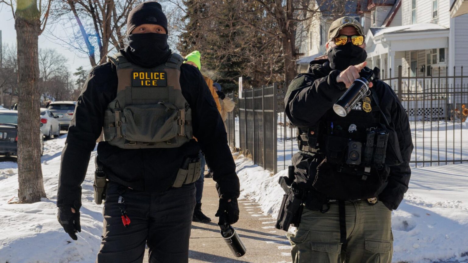 86歳のフランス人女性がICEにほぼ10日間拘束される