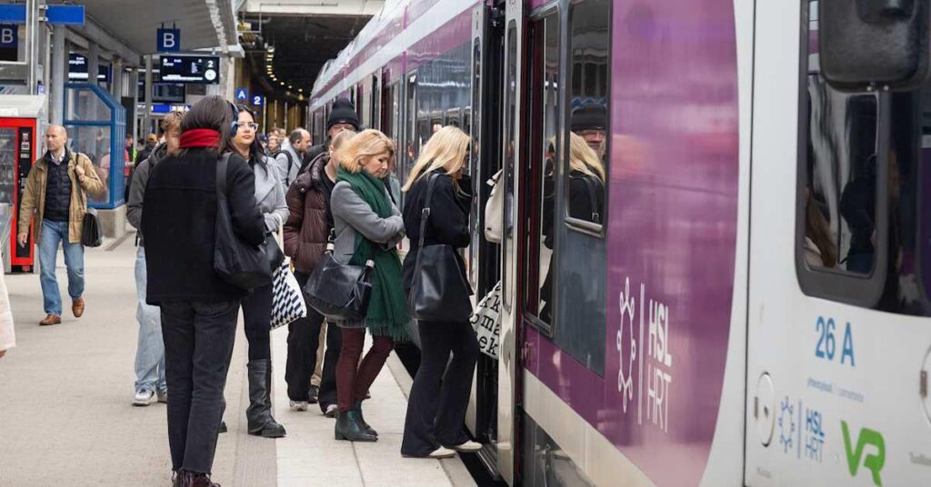 イール氏: 不安感が乗客を公共交通機関から遠ざけている