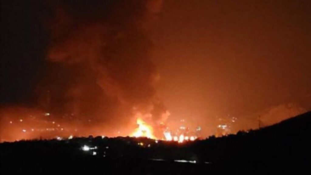 ロシアのトゥアプセの製油所をドローンが襲撃、貯蔵タンクが炎上