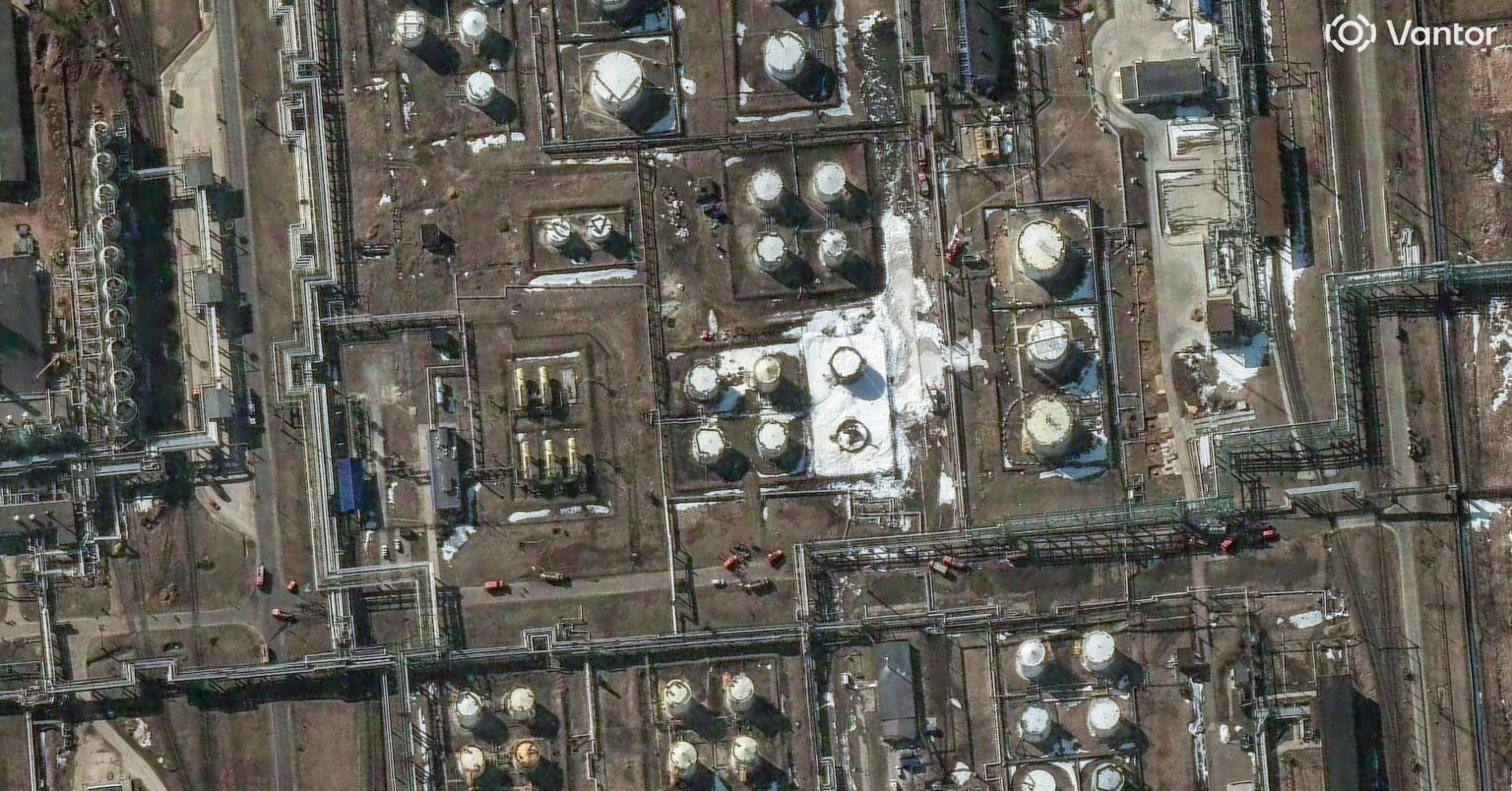 独占：ドローン攻撃で輸出が縮小するため、ロシアの石油減産は避けられないと情報筋が語る