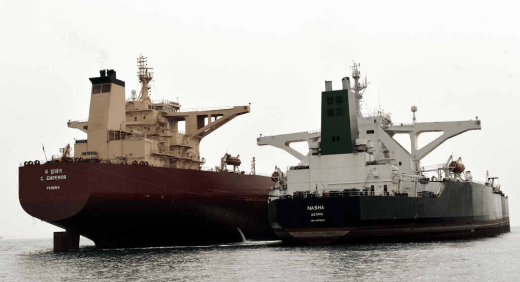 EUは、ロシアの石油や制限品のルート変更を支援する第三国の仲介業者を対象とした新たな制裁を展開している。ブリュッセル市は、こうした外部ルートを遮断することで、既存の措置にもかかわらずクレムリンの収入を維持し続けるギャップを埋めることを目指している。