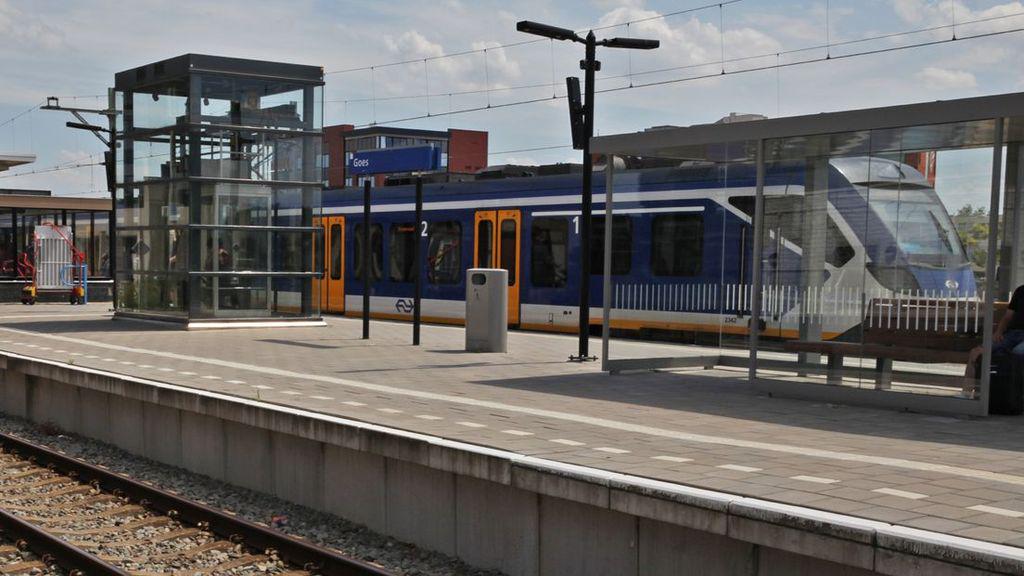 ゼーラント州の学校が4か月間電車が動かず裁判所へ