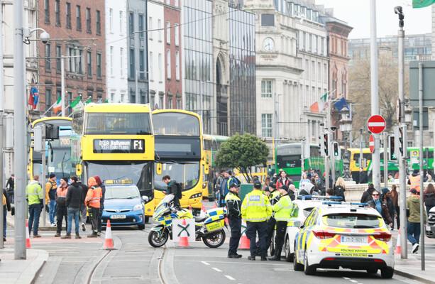 重要なインフラを妨害する燃料抗議車両を排除するために軍が出動する