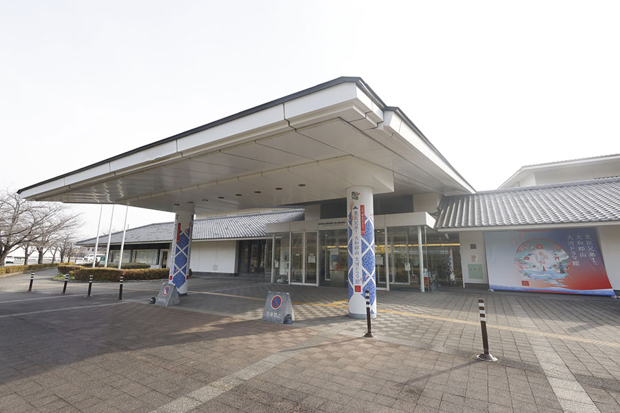 「豊臣兄弟！ 大和郡山 大河ドラマ館」がある「DMG MORI やまと郡山城ホール」外観（写真提供：豊臣兄弟！ 大和郡山 大河ドラマ館　主催：秀長さんプロジェクト推進協議会）