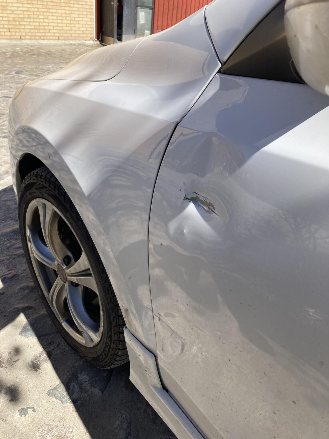 駐車中の私の車に突っ込んで立ち往生したあなたへ