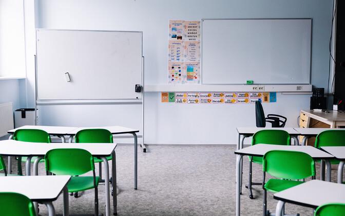 B外国語としてロシア語を学ぶ人気は大幅に下がった