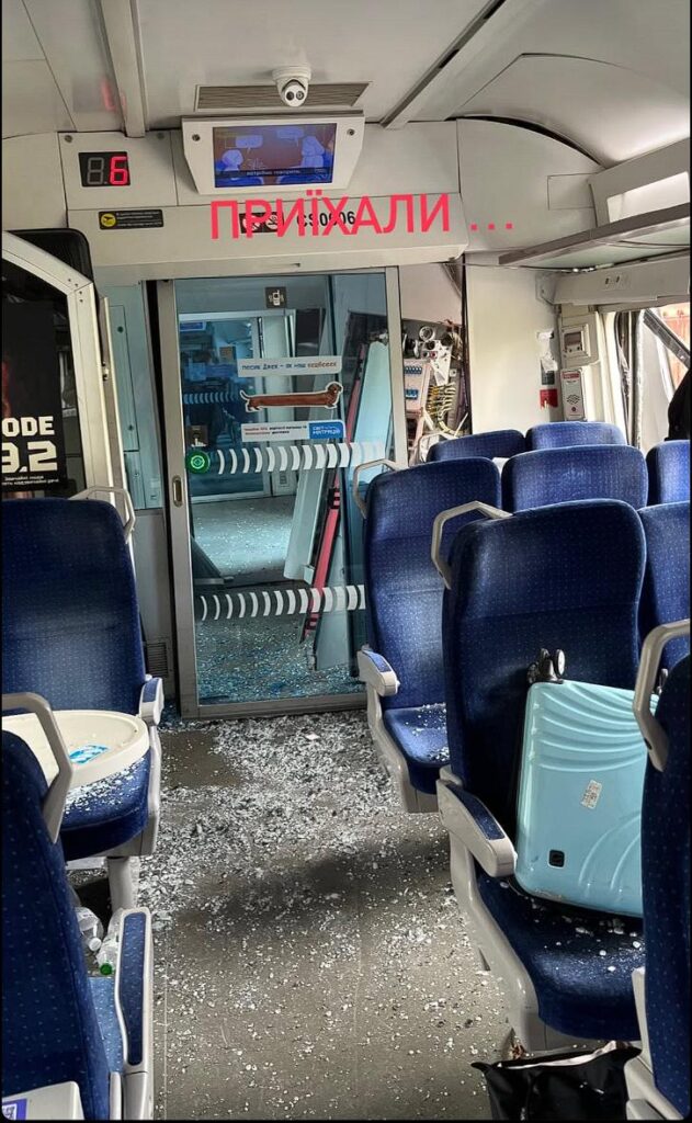 友人は電車でウクライナに帰りました...