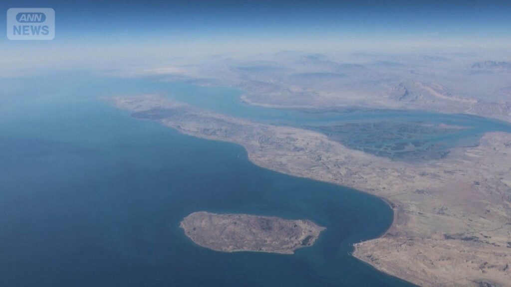 ホルムズ海峡通過の米軍艦船に攻撃　警告無視で標的にミサイル2発命中とイラン側主張