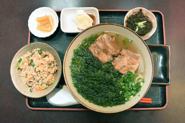 国の登録有形文化財で味わう絶品沖縄そば　沖縄そばと茶処 屋宜家（八重瀬町）