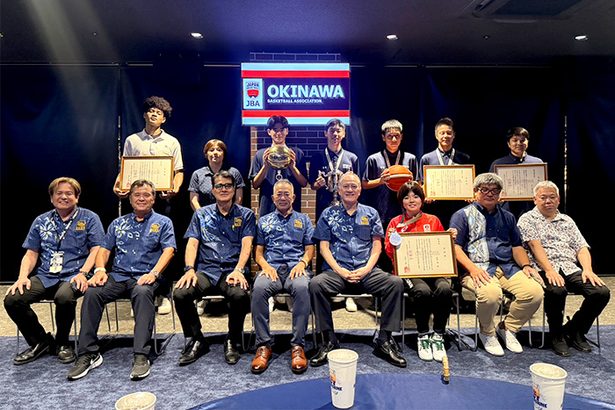 沖縄県バスケットボール協会　年度優秀者を表彰