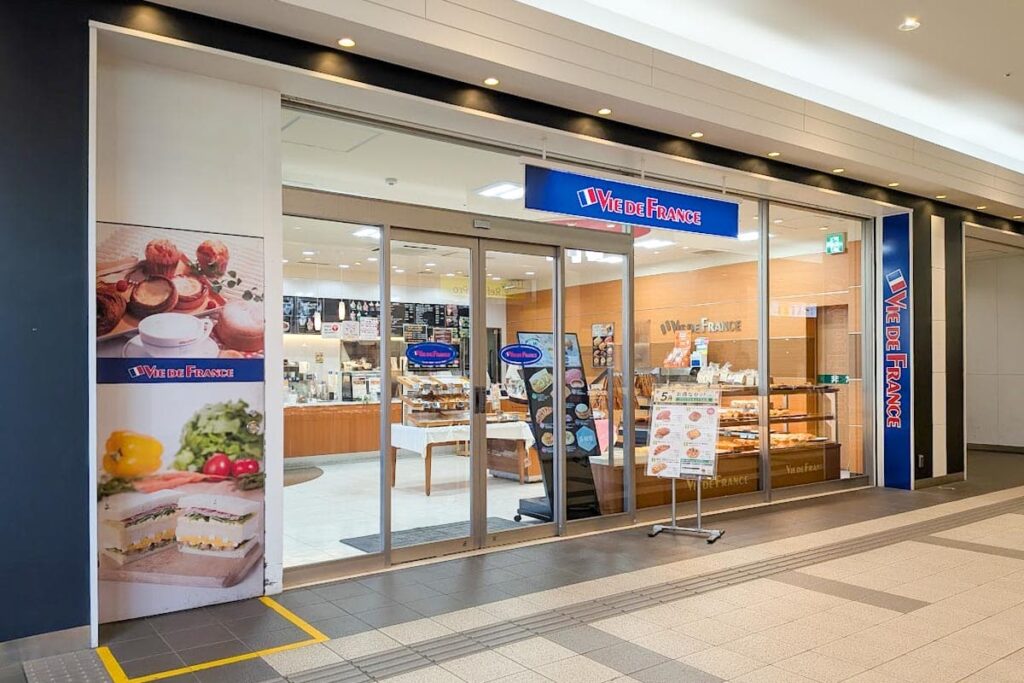 JR大久保駅前の「VIE DE FRANCE 大久保店」がリニューアルのため6月4日〜9日の期間休業されるみたい！ | 明石じゃーなる