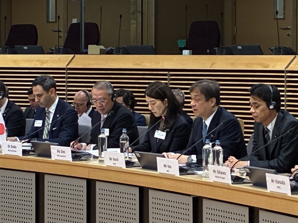 日・EUビジネス・ラウンドテーブル（BRT）第27回年次会合で発言する堀井外務副大臣