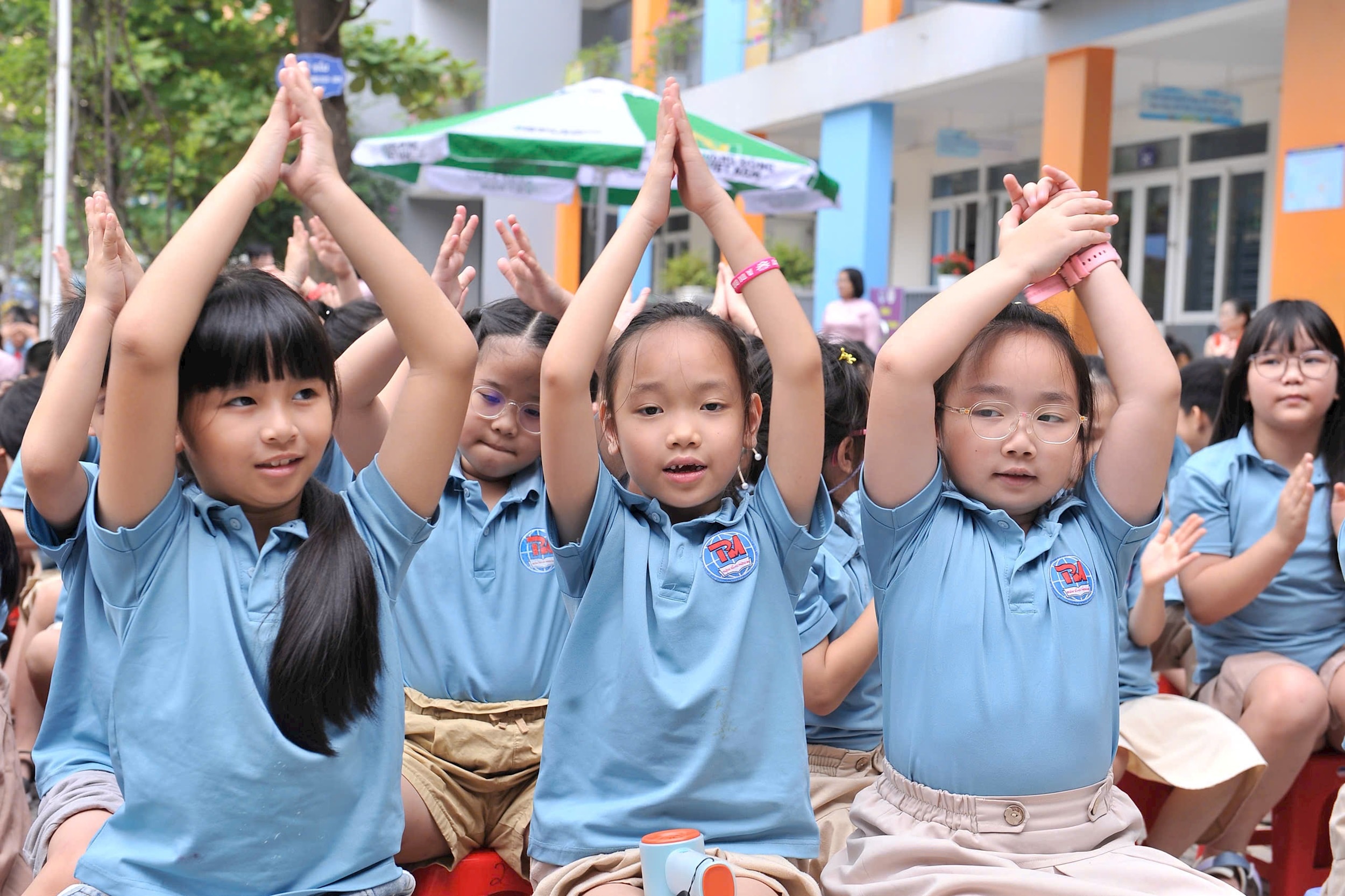 1105-phat-dong-cuoc-thi-loi-song-xanh-4.jpg